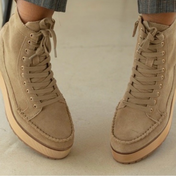 Kelsi Dagger Brooklyn Whip Clog Booties Tan Suede Platform NWT - Picture 2 of 7